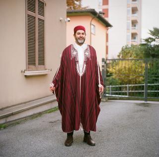 民族衣装を着たチュニジア人男性