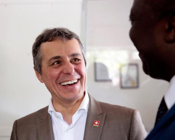 Il consigliere federale Cassis durante il suo primo viaggio in Africa