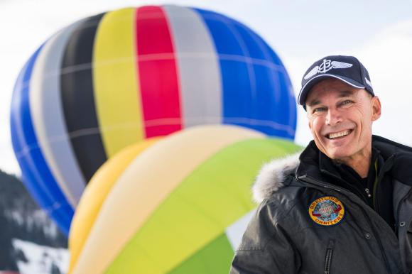 Betrand Piccard with hot air balloons