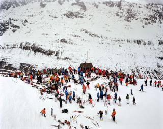 大勢のスキー客で埋まったスキー場