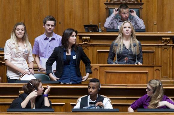 Junge Leute im Parlament