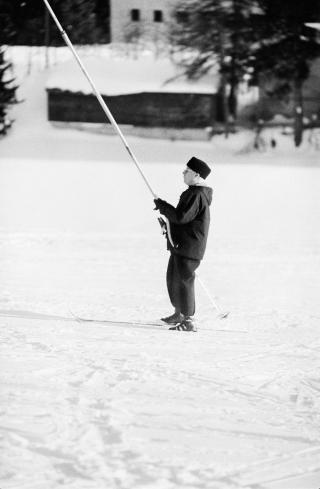 Mann am Skilift