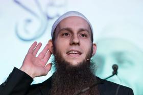 Qaasim Illi, membro do Conselho Central Islâmico da Suíça, durante um evento em 2016.