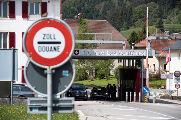 Swiss government to overhaul customs service - SWI swissinfo.ch