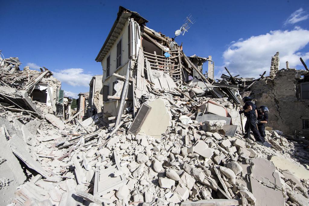 Разрушения c. Разрушения c. Дом рушится. Мост постапокалипсис. Город дейр-эз-зор.