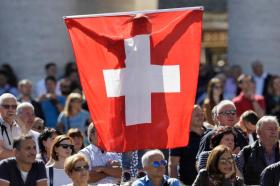 Schweizer mit Fahne
