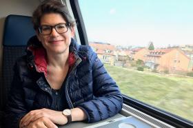 mujer en el tren