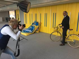 Carlos Lopez Flores pose pour la photo au siège de Chiquita à Etoy.