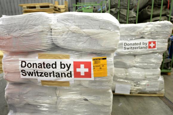 شحن مساعدات متبرع بها من طرف سويسرا في لمطار