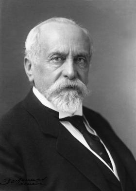 ギュスターヴ・アドール氏（1845-1928）は、国際平和政策の話し合いの本部としてジュネーブを推奨した