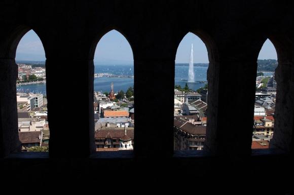 Vista sobre el chorro de agua de Ginebra