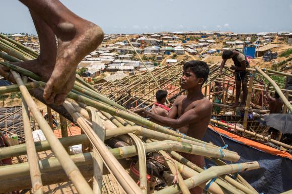 Une cabane en bambou dans un camp de réfugiés au Bangladesh