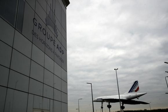 Flughafen in Paris mit einer ausgemusterten Concorde