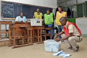 Vote counting in Maputo