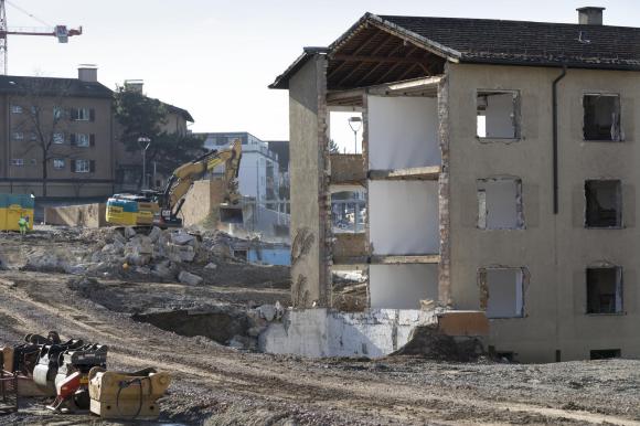 Demolición de una casa de viviendas
