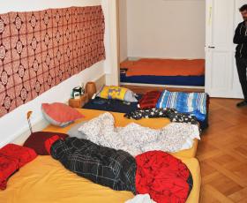 Vivre En Groupe Dans Une Villa Et Dormir Dans La Chaleur Du Troupeau Swi Swissinfo Ch