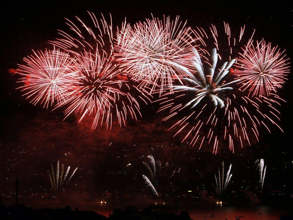 er aout  feu dartifice en projection video  gland vd swi