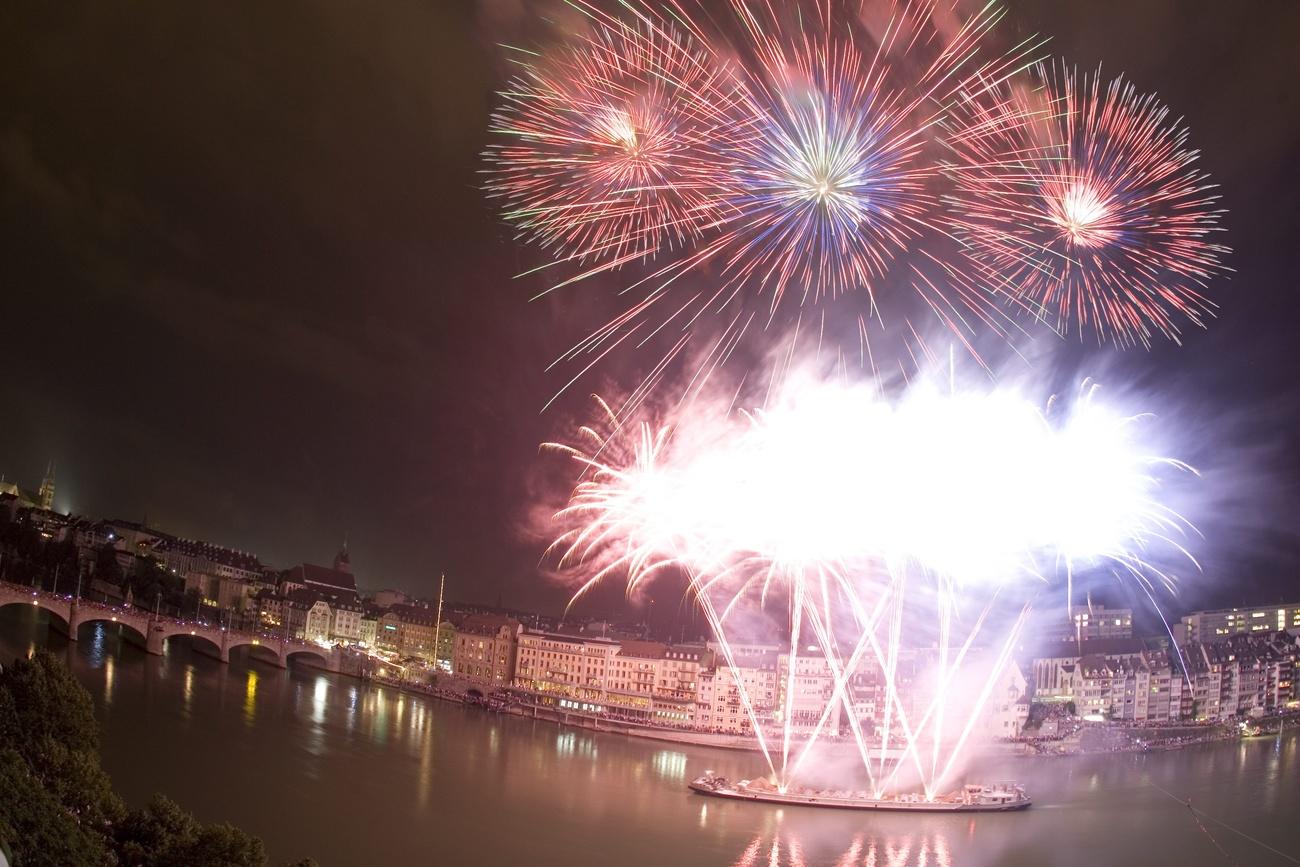Fireworks, hot summers and teenage Mums SWI swissinfo.ch