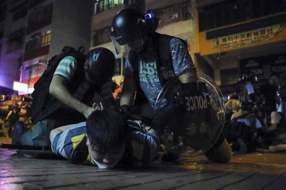 香港游行者被镇压