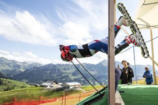 2019年8月14日星期三，瑞士选手Stefan Portmann在于瑞士中部马巴赫镇(Marbach)举办的滑草世界锦标赛(Grasski World Championships)中，参与男子曲道超级混合赛的角逐。