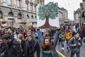 manifestantes a favor del clima