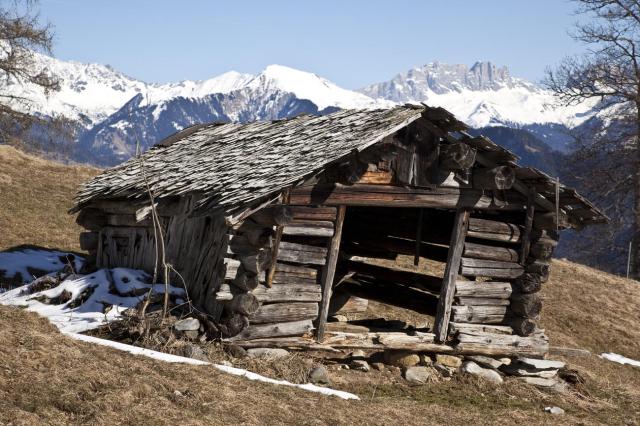 Schweizer Berghütten verfallen trotz Kaufinteressenten - SWI ...