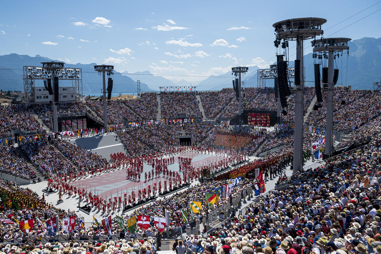 Massive Swiss wine festival to end up in the red SWI swissinfo.ch