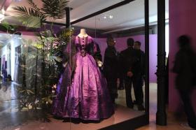 圣加仑纺织博物馆的古董丝绸连衣裙