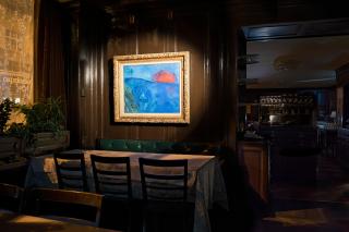Una pintura del ocaso en un restaurant