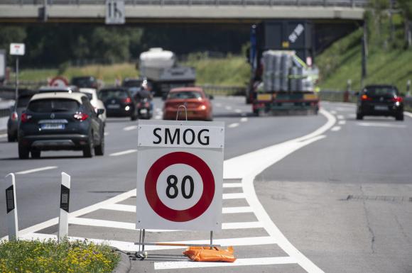 Smog sign in Swiss traffic