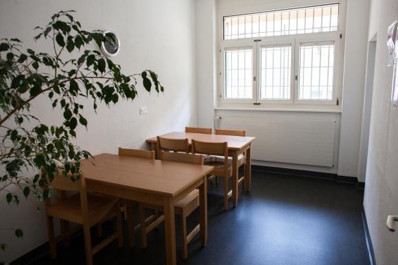 Sala de visitas en una prisión
