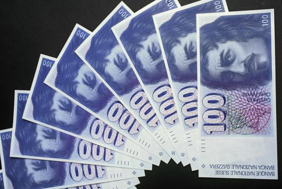 该决定适用于1976年发行的第六代及以后的钞票，这种100瑞郎的钞票上印有建筑师弗朗切斯科·博罗米尼(Francesco Borromini)的肖像。