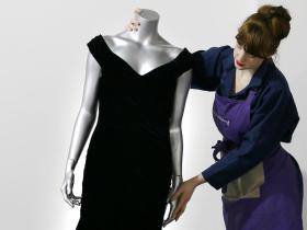 Dianas Samtkleid von Tanz mit John Travolta kommt unter ...
