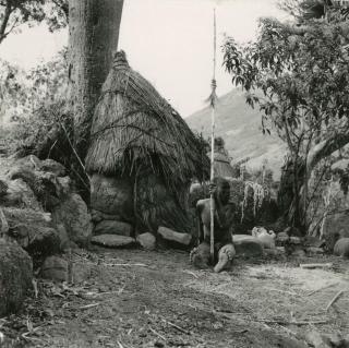 カメルーン北部アトランティカ山のビムルル村。1955年撮影