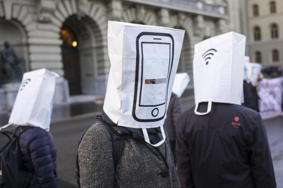 demonstration against 5G
