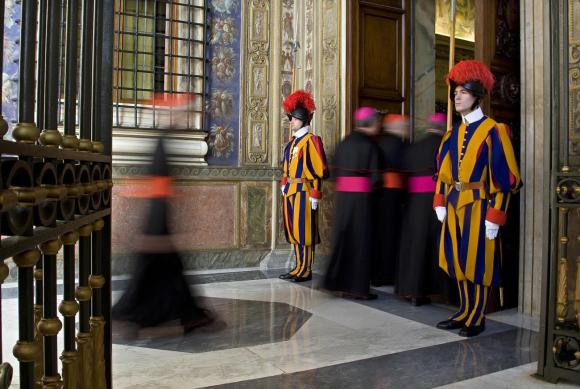 Zwei Schweizergarden im Vatikan