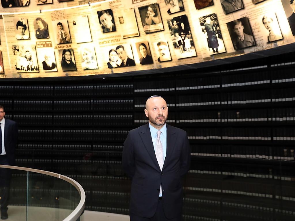 Un Homme D Affaires Genevois Donne Le Chapeau D Hitler A Israel Swi Swissinfo Ch