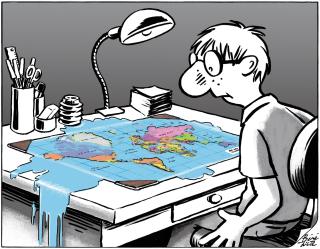 Mapa mundi transborda por sobre a escrivaninha do desenhista