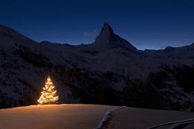 马特宏峰与圣诞树