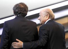 Michel Platini y Sepp Blatter