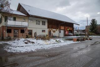 “蘿蔔農場”的主樓位於距瑞士首都伯恩幾公里的地方。