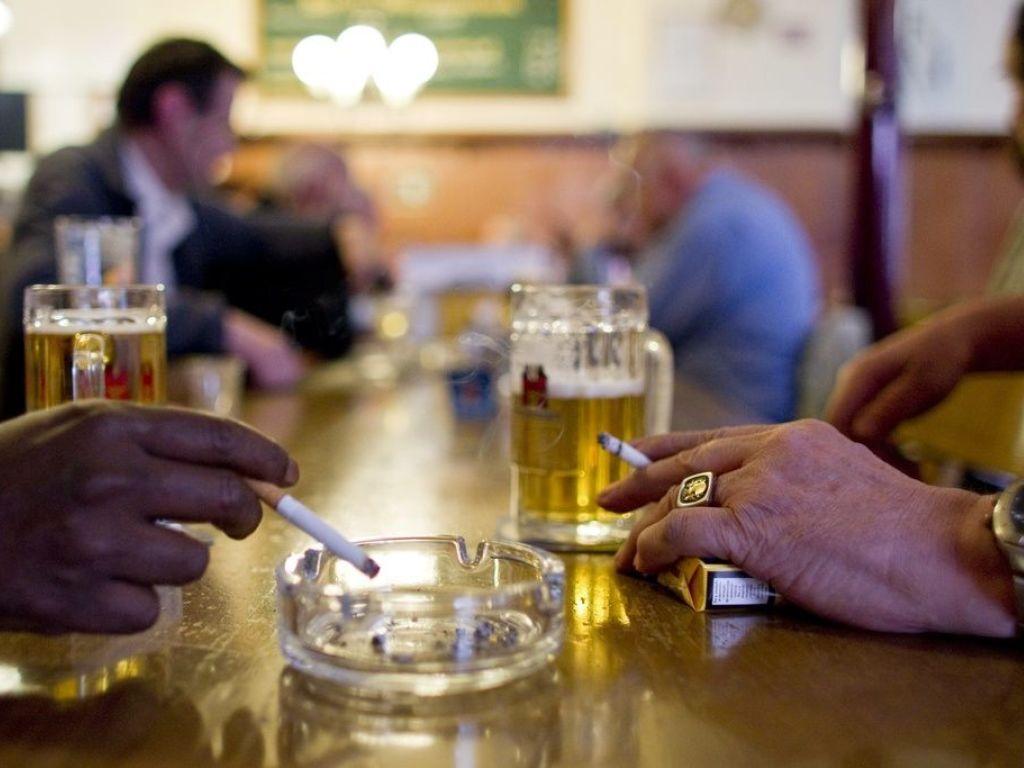 Alkohol und Tabak lassen das Gehirn schneller altern - SWI swissinfo.ch