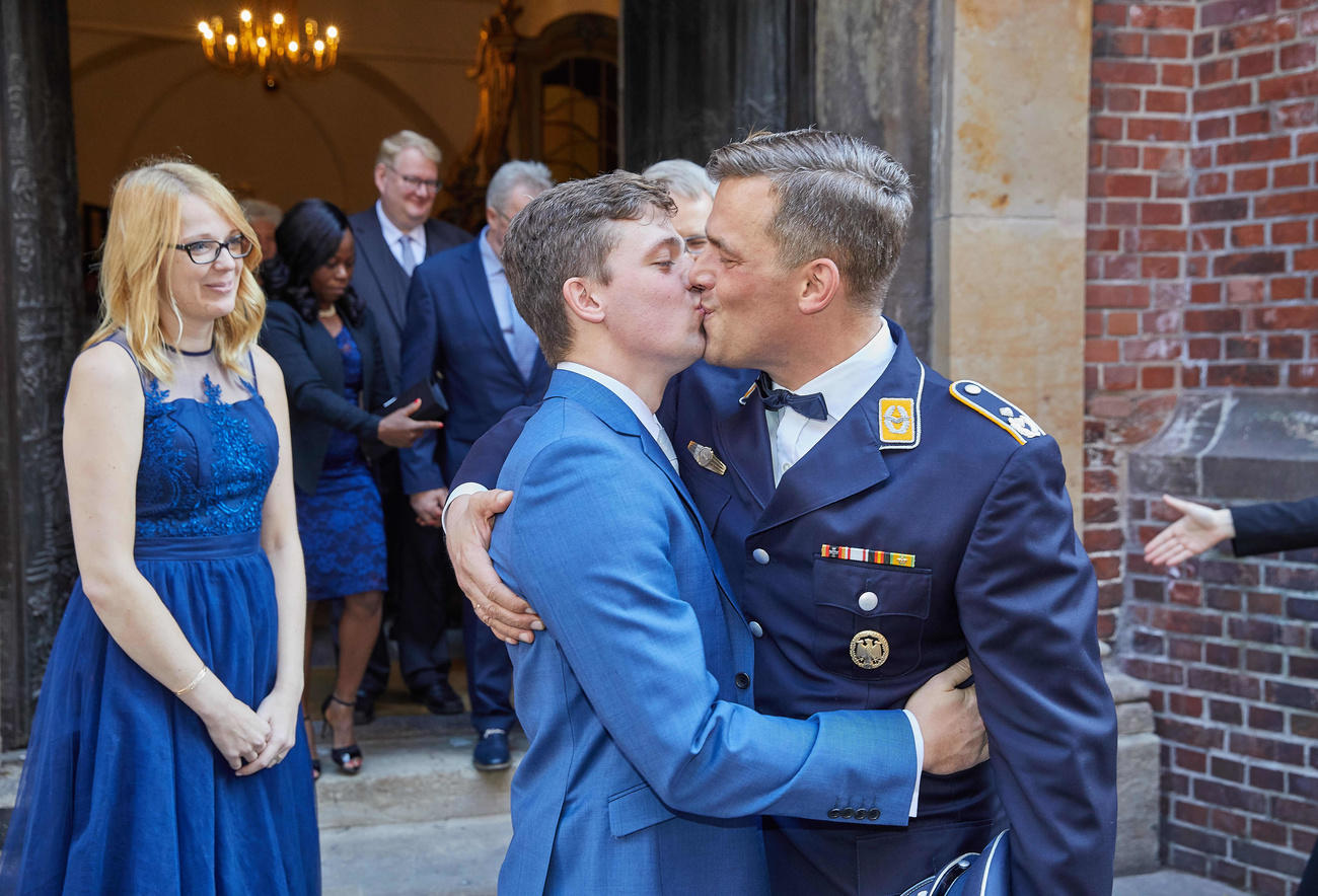 Survey shows broad Swiss support for same-sex marriage