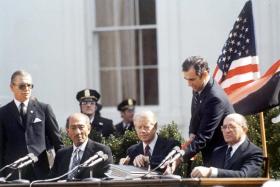 Sadat, Carter, Begin firmaron el acuerdo de paz de Camp David