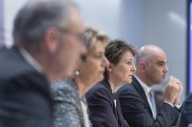 瑞士政府的四位部長同時出席了上週五就新冠病毒舉行的記者會。