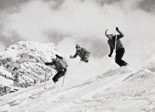 Personas esquiando