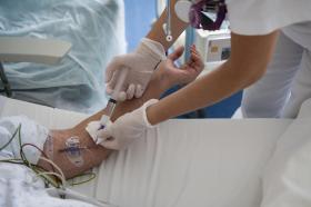 輸血只是護士許多任務中的一個。