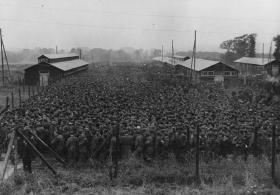 Foto história de soldados alemães em campo de prisioneiro