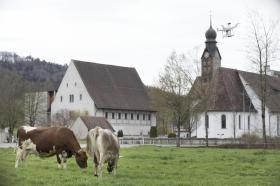 dron para determinar la calidad del pasto en la llamada Swiss Future Farm