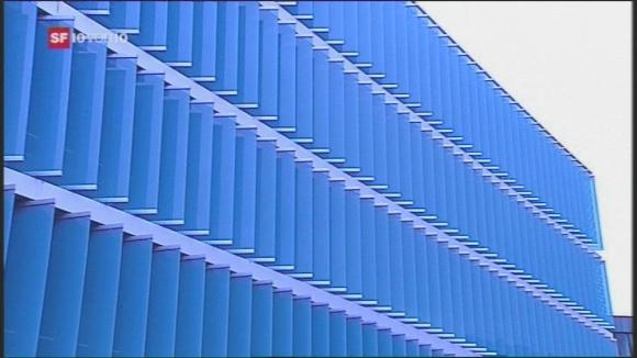 Blue glas panel on the facade of the Swiss Federal Institute of Aquatic Science and Technology